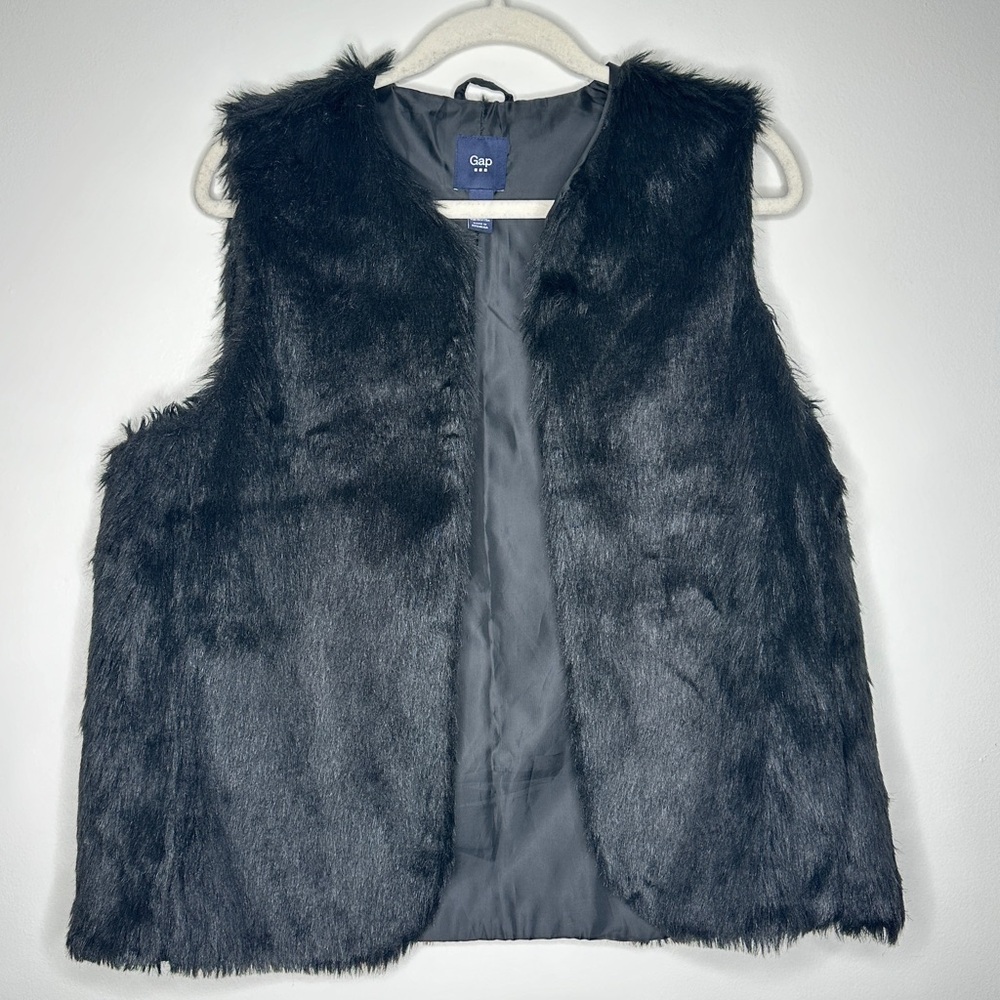 Gap black fur vest women’s medium‎